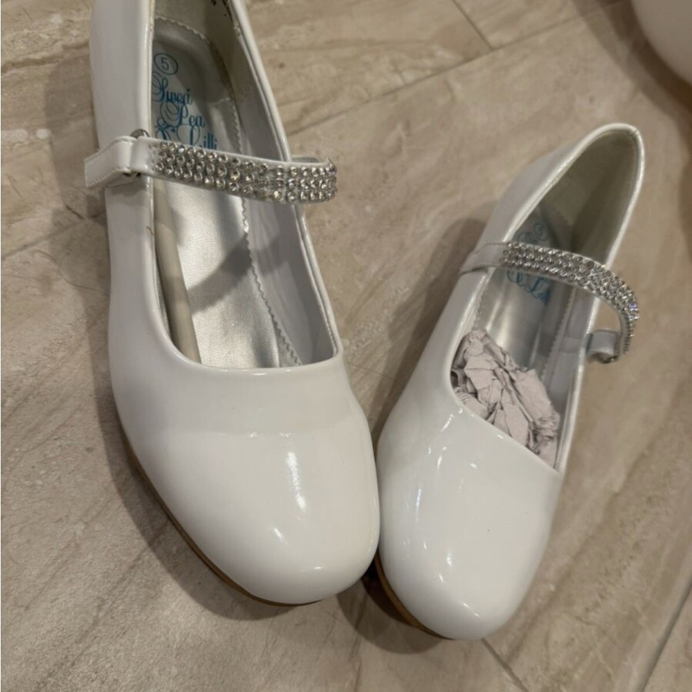 Big kids shoe size 5 with rhinestone strap